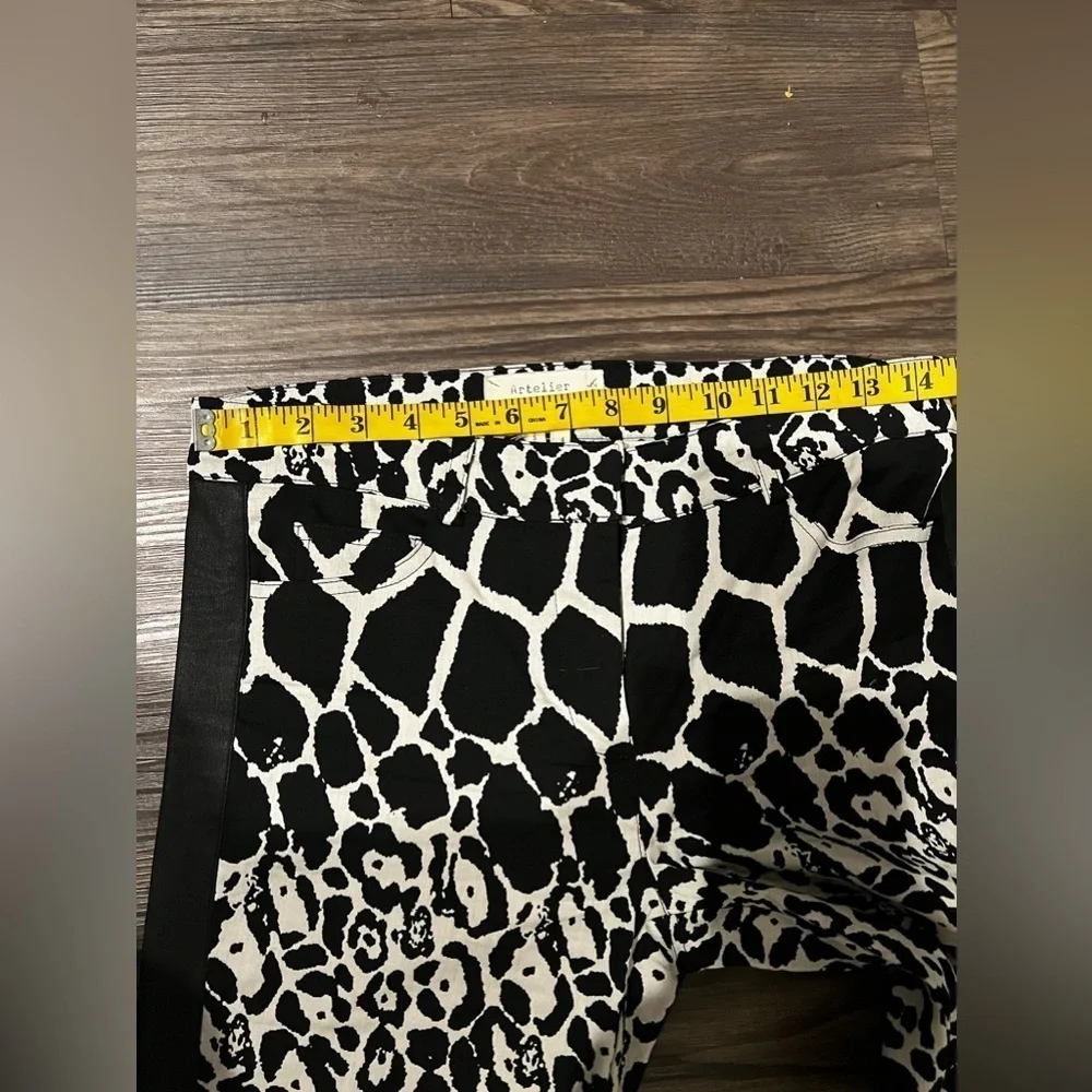 Nicole Miller Women's Black and White Animal print - Picture 7 of 7